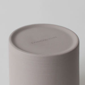 空間に溶け込むシンプルなタンブラー