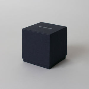 空間に溶け込むシンプルなタンブラー