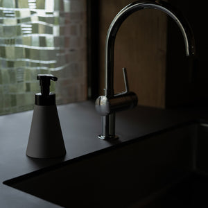 タイルから生まれ変わったスタイリッシュなソープディスペンサー