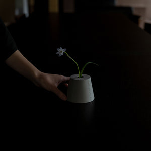 ころんとした小さなフラワーベース