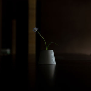 ころんとした小さなフラワーベース