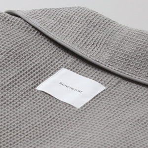 コットンワッフル生地で軽やかでさらっとした着心地のバスローブ