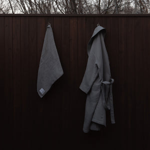 コットンワッフル生地で軽やかでさらっとした着心地のバスローブ