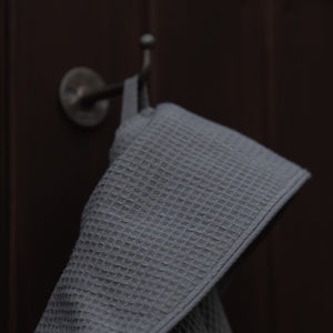 コットンワッフル生地で軽やかでさらっとした着心地のバスローブ